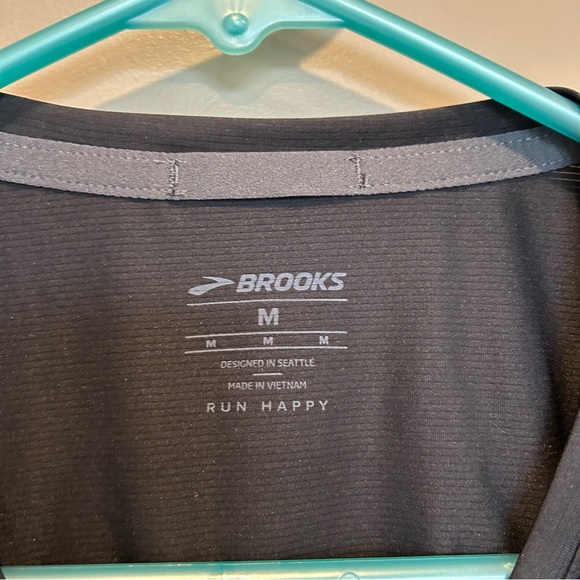 Brooks Sprint Free Lightweight Running Short Sleeve in Black in Medium - Picture 3 of 4